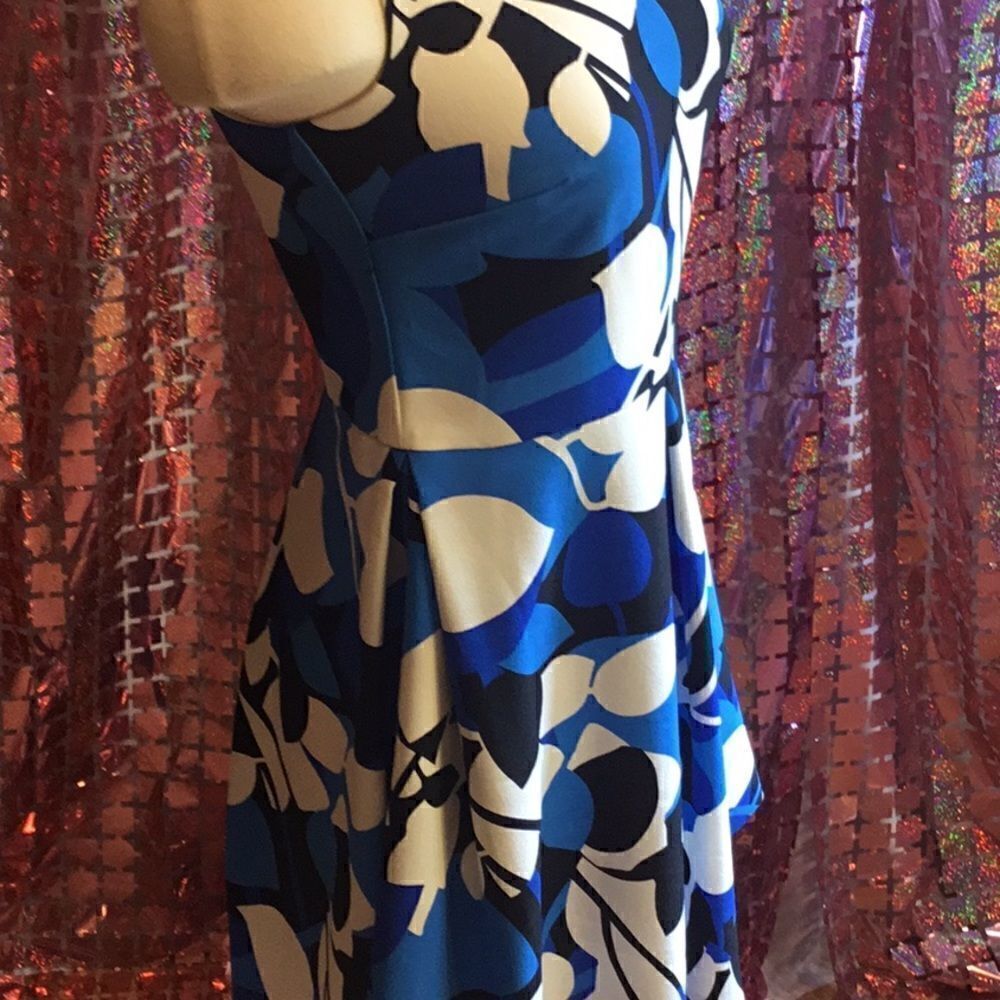 NWOT sleeveless dress in bright bold pattern in size 4 by TAYLOR - Picture 7 of 13